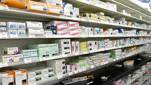 ユタカ薬局林町の薬棚