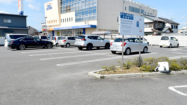 ユタカ薬局林町の駐車場