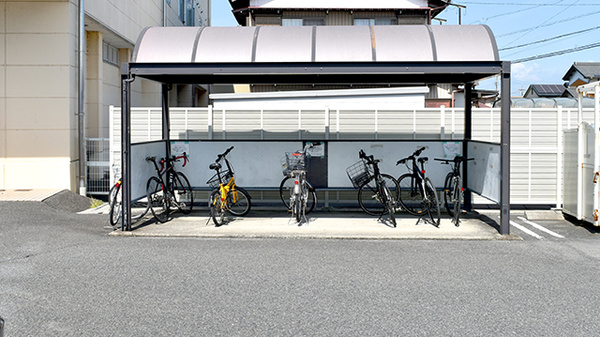 ユタカ薬局林町の駐輪場