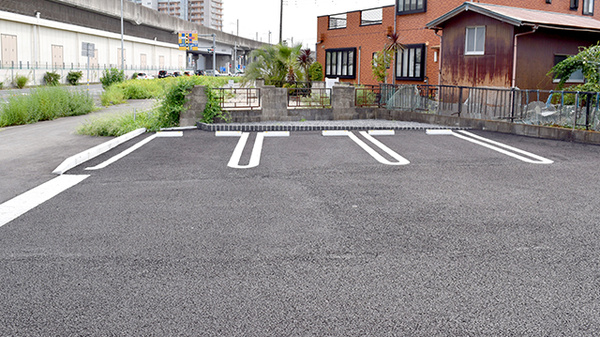 つばき薬局　守谷店の駐車場