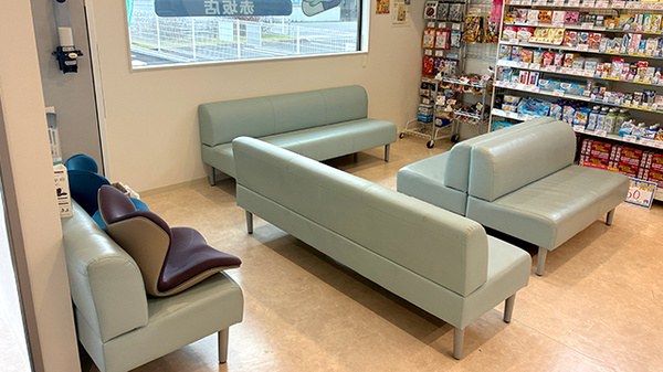 アクア薬局　赤坂店の待合スペース