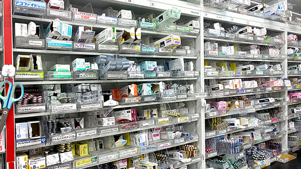 アクア薬局　赤坂店の薬棚