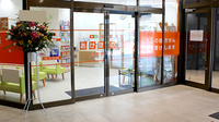 あけぼの薬局　ロハル津田沼2号店の入口