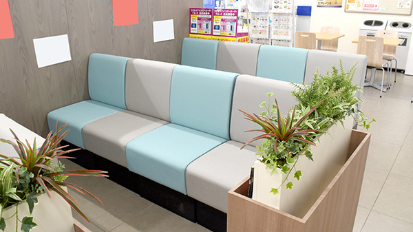 マルエ薬局甘楽福島店の待合スペース