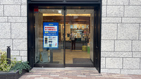 薬局トモズ東池袋調剤店の入口