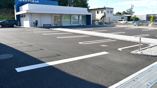 ポトス薬局 おりど店の駐車場