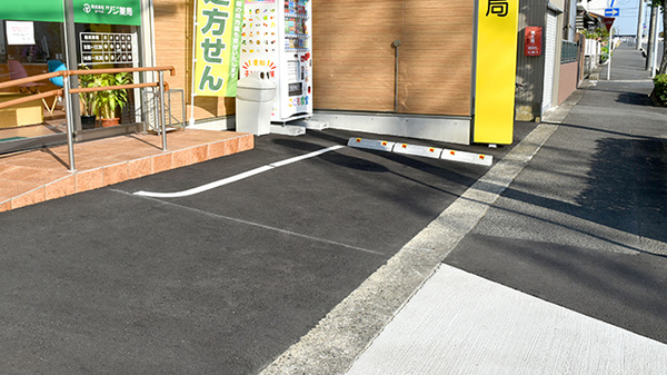 ツジ薬局 こども店の駐車場