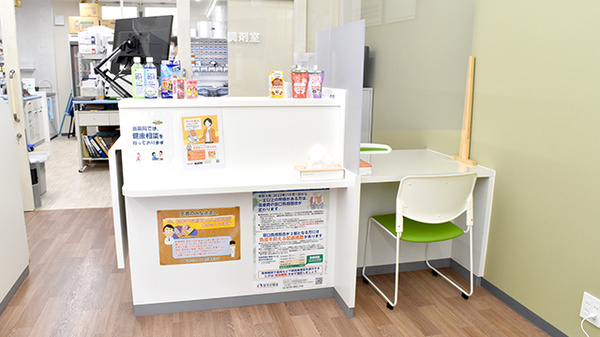 リペアス調剤薬局 御所東店の受付/カウンター