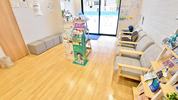 サエラ薬局 法円坂店の待合スペース