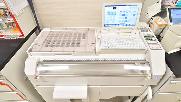 サエラ薬局 法円坂店の調剤器具