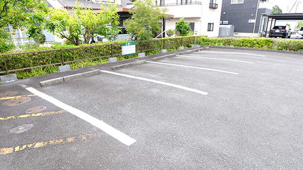 V･drug　菊川病院前薬局の駐車場