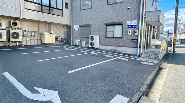 曙タカズミ薬局の駐車場