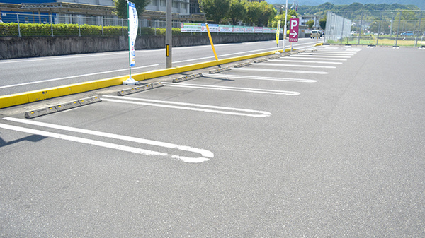 コスモス調剤薬局　西谷山店の駐車場