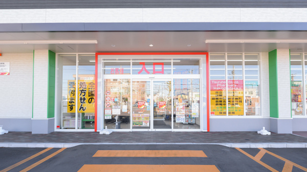 調剤薬局ツルハドラッグ函館鍛治店の入口