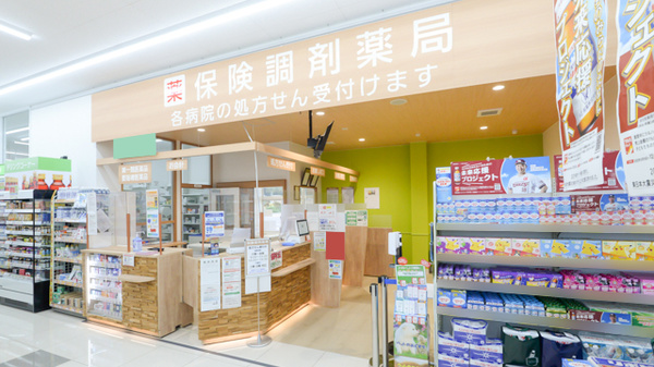 調剤薬局ツルハドラッグ八幡平バイパス店の入口