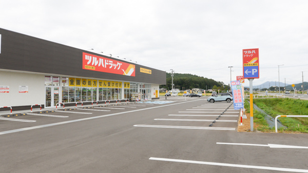 調剤薬局ツルハドラッグ八幡平バイパス店の駐車場