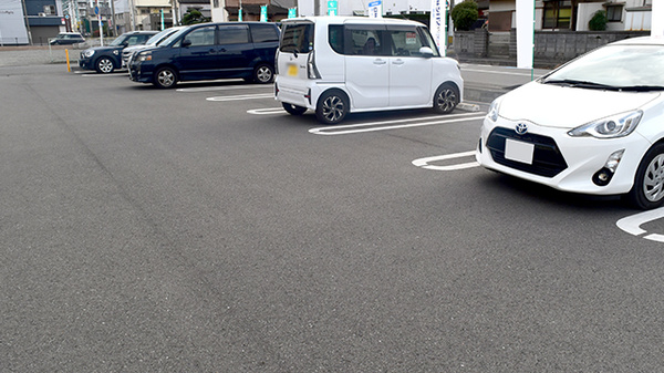ドラッグセイムス　大分花津留薬局の駐車場