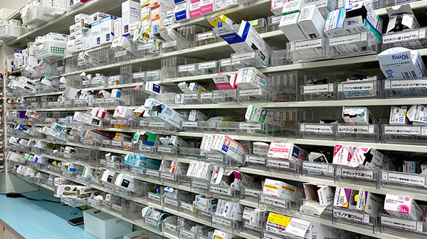 スギ薬局 堺新家町店の薬棚