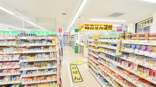 スギ薬局 深沢店の入口
