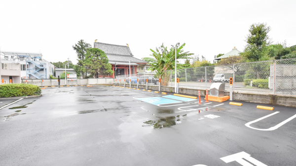 スギ薬局 深沢店の駐車場