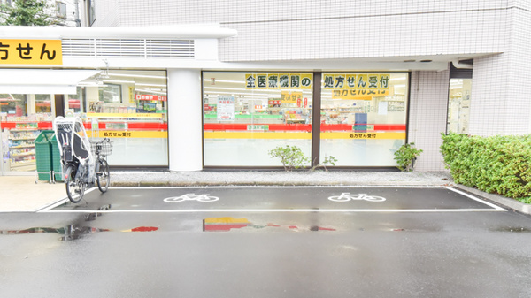スギ薬局 深沢店の駐輪場
