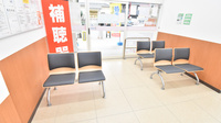 薬局くすりの福太郎　西新井店の待合スペース