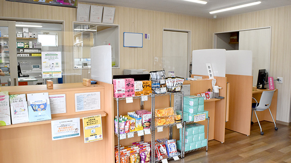 コスモファーマ　稲荷山薬局の受付/カウンター