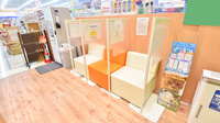 調剤薬局ツルハドラッグ泉古内店の待合スペース
