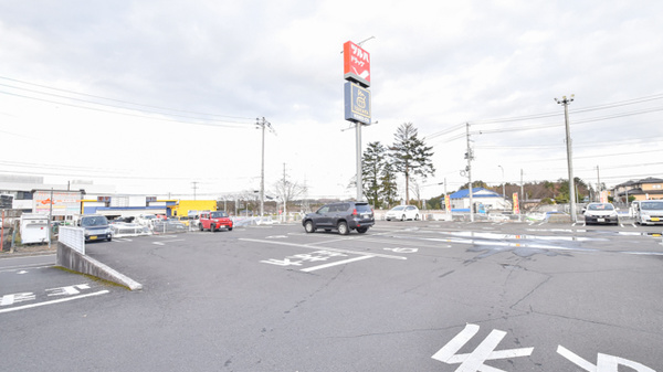 調剤薬局ツルハドラッグ泉古内店の駐車場
