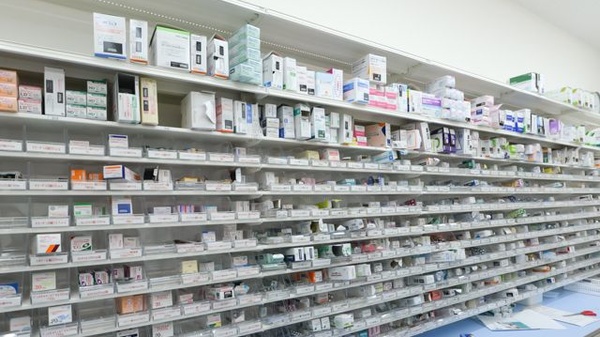ウェルネス薬局東出雲店の薬棚
