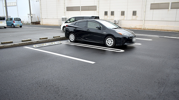 なないろ薬局の駐車場