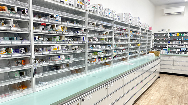 くすりのマルト調剤薬局　下平窪店の薬棚