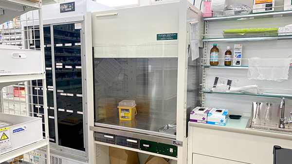 アイン薬局 阿見東店の無菌調剤室完備