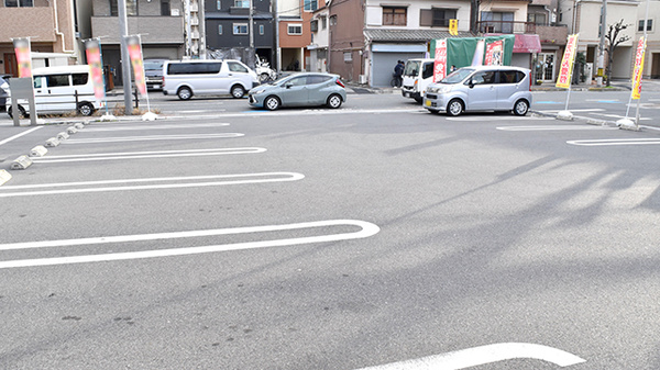 アカカベ薬局　放出西店の駐車場