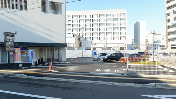 ウォンツ薬局メディカルモール向洋駅北店の駐車場