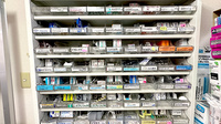 ほっと薬局国見店の薬棚
