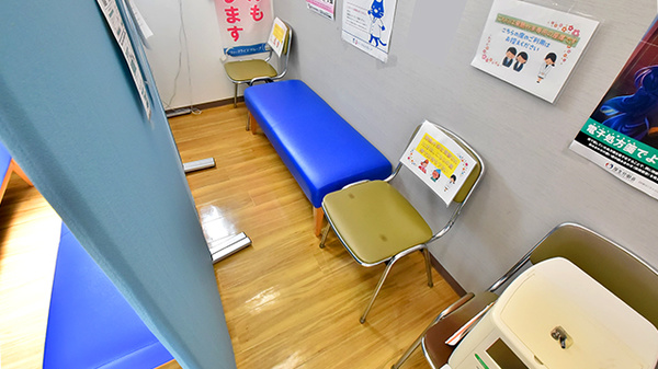 ファーマライズ薬局　浦安中央店の感染予防待合スペース