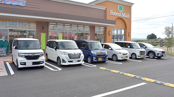 モリキフォレストモール佐久平薬局の駐車場