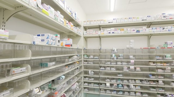 スギ薬局 喜連店の薬棚