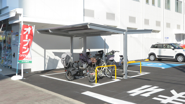 スギ薬局 喜連店の駐輪場