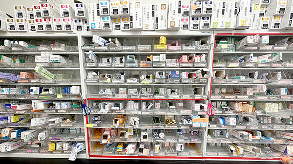 コスモス調剤薬局 共和店の薬棚