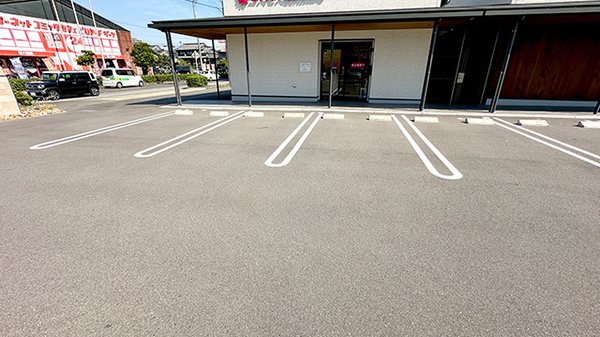 コスモス調剤薬局 共和店の駐車場