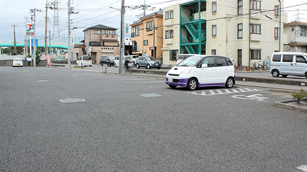 ドラッグセイムス前川2丁目薬局の駐車場