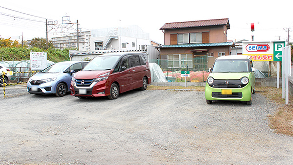 ドラッグセイムス柳瀬川薬局の駐車場