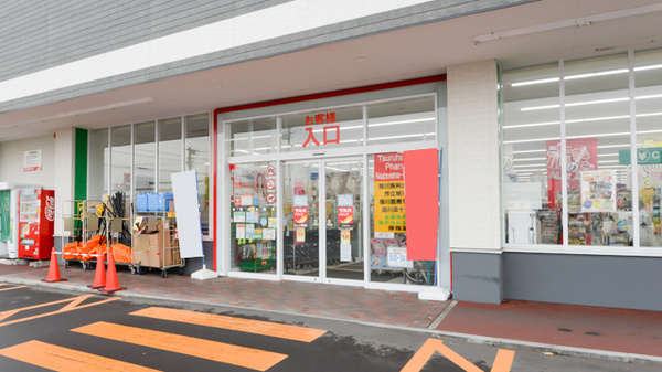 調剤薬局ツルハドラッグ永山3条西店の入口