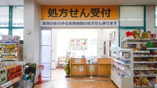 キリン堂薬局　生野巽中店の入口