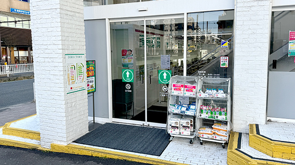 フィットケアエクスプレス日ノ出町駅前店薬局の入口