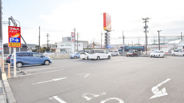 調剤薬局ツルハドラッグ名取増田店の駐車場