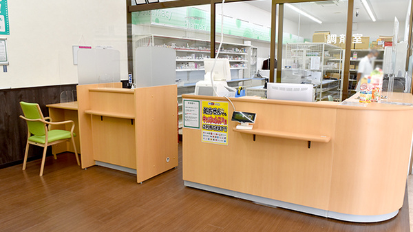 セイムス新宮緑ヶ丘薬局の受付/カウンター
