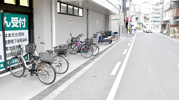 セイムス岸里玉出薬局の駐輪場